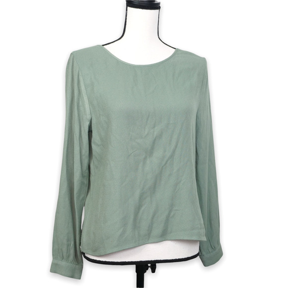 cloth & stone Tops - Cloth & Stone Button Back Long Sleeve Blouse Sz XS Sage Green Lace Tie Textured